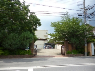 【小学校】京都市立勧修小学校 861m 周辺環境