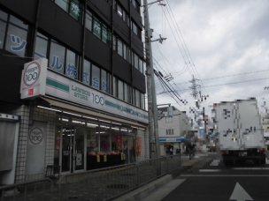 【コンビニ】ローソンストア100山科小野駅前店 701m 周辺環境