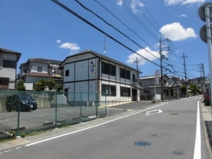 【病院】たむら歯科 538m高齢者、車椅子の方でもバリアフリーですので、安心して診療が受けられます。
特に診療台は回転し、車椅子からの移動が容易で、体の不自由な方でも座りやすくなっております。 周辺環境